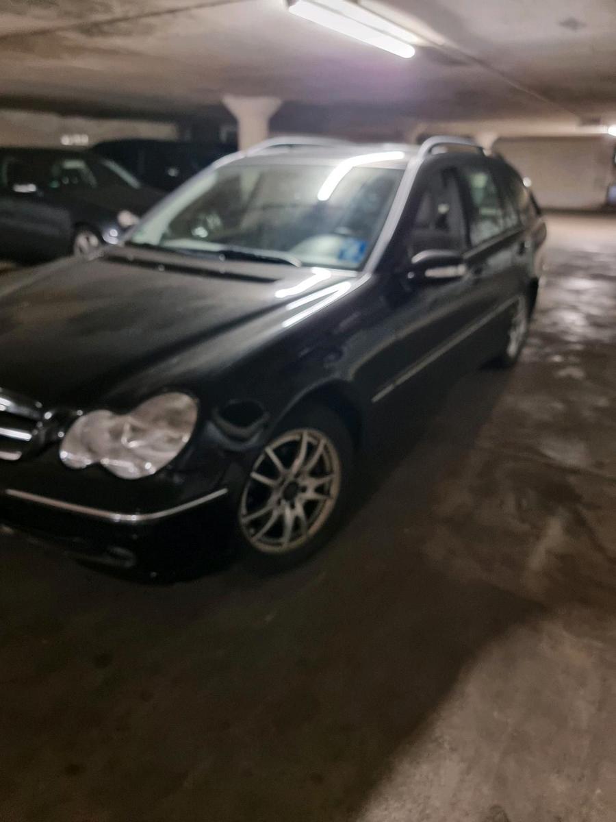 Mercedes-Benz C220 2006 — салон