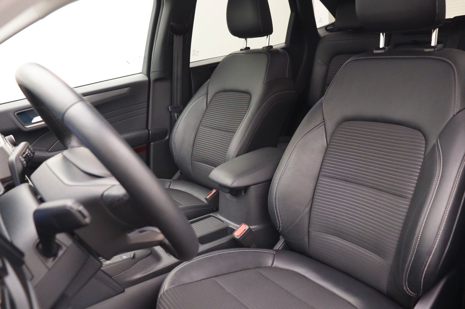 Fahrzeugabbildung Ford Kuga 1.5 Titanium X HUD AHK LED ACC