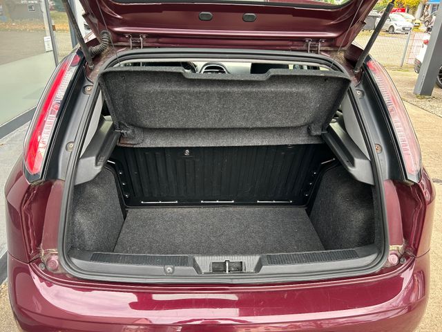 Fahrzeugabbildung Fiat Punto 1.4 Automatik+NaviZB+Klima+BT+LM-Allwetter