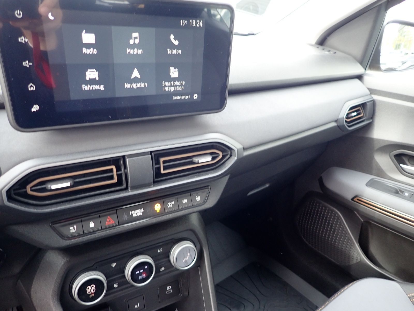 Fahrzeugabbildung Dacia Sandero STEPWAY TCe 110 EXTREME+/NAVI/SHZ/RFK