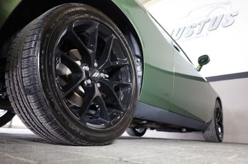 Dodge Challenger - 8