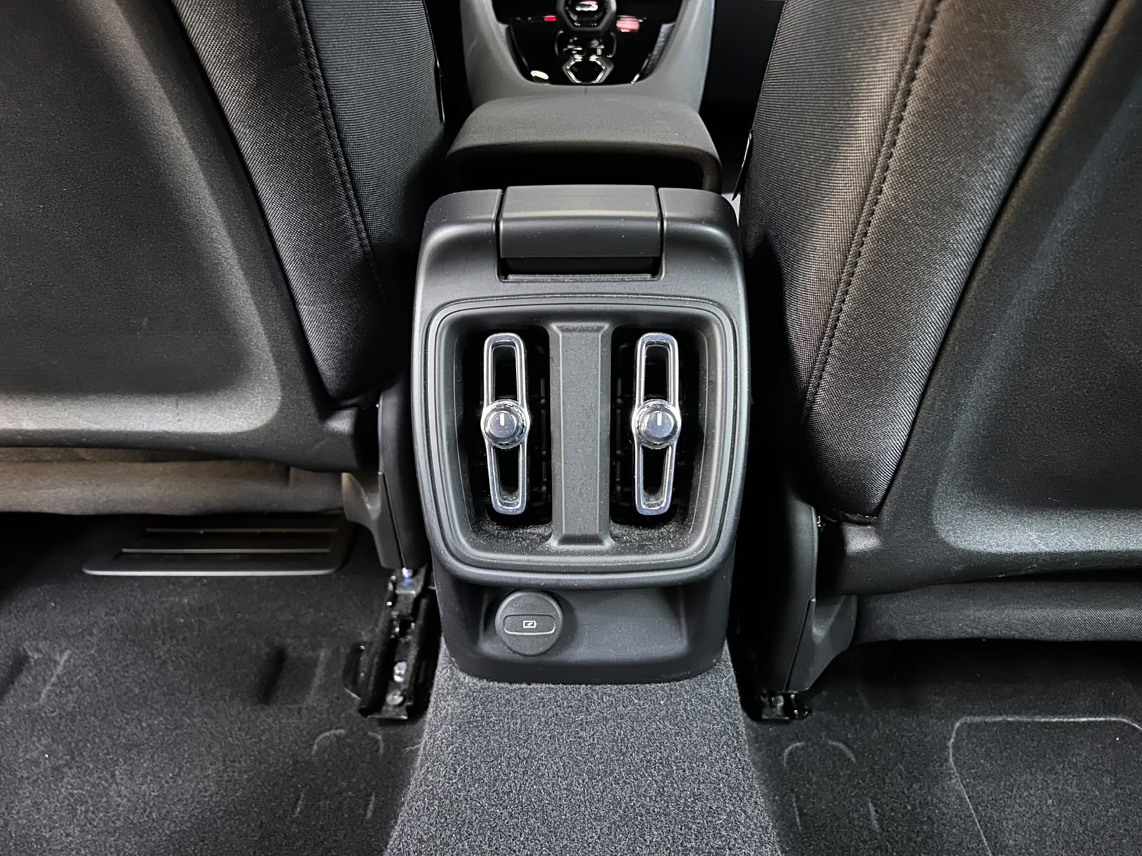 Fahrzeugabbildung Polestar 2 LED+SHZ+NAVI+KEYLESS+ACC+360°+DAB+20"+