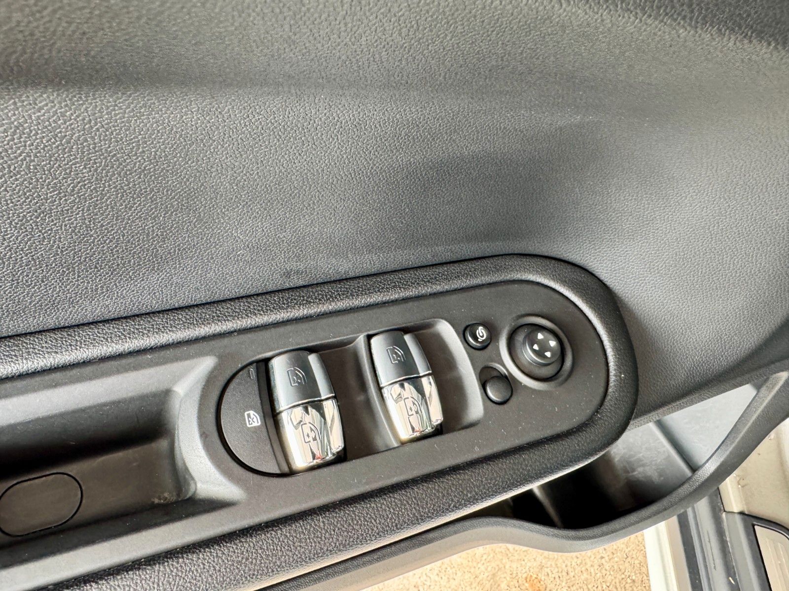 Fahrzeugabbildung MINI Cooper Countryman Autom. Navi/Panorama/1.Hand