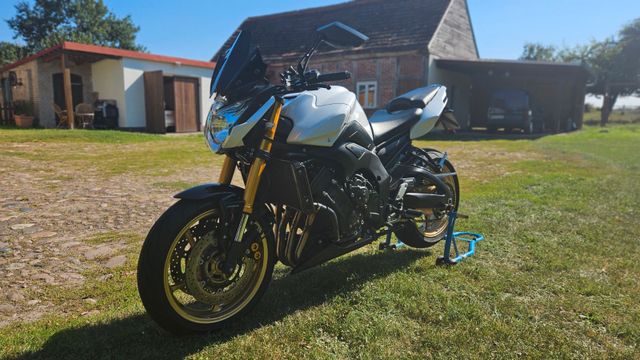 Yamaha FZ8 Akrapovic Rizoma ABS