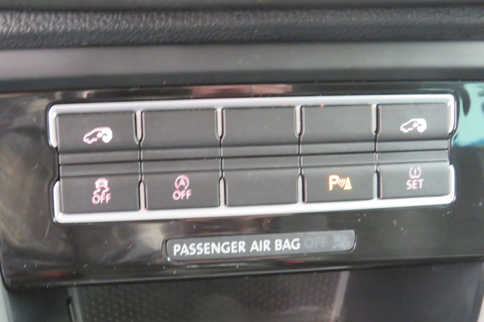 Fahrzeugabbildung Volkswagen Sharan Highline 7-SITZE AHK NAVI ACC 1.HAND
