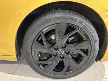 Fotografie 4 des Opel Astra 1.2 Turbo Automatik GS Panoramadach