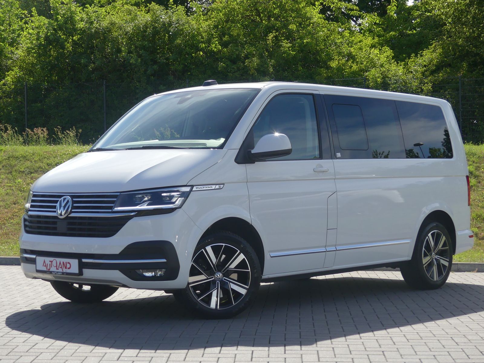 Volkswagen T6.1 2.0 TDI Multivan Generation Six LED ACC Nav imagem 2