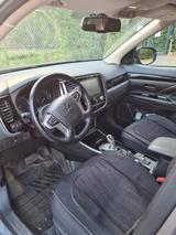 Mitsubishi Outlander 2.4 MIVEC PLUG-IN HYBRID 4WD Basis... - Mitsubishi Outlander von privat