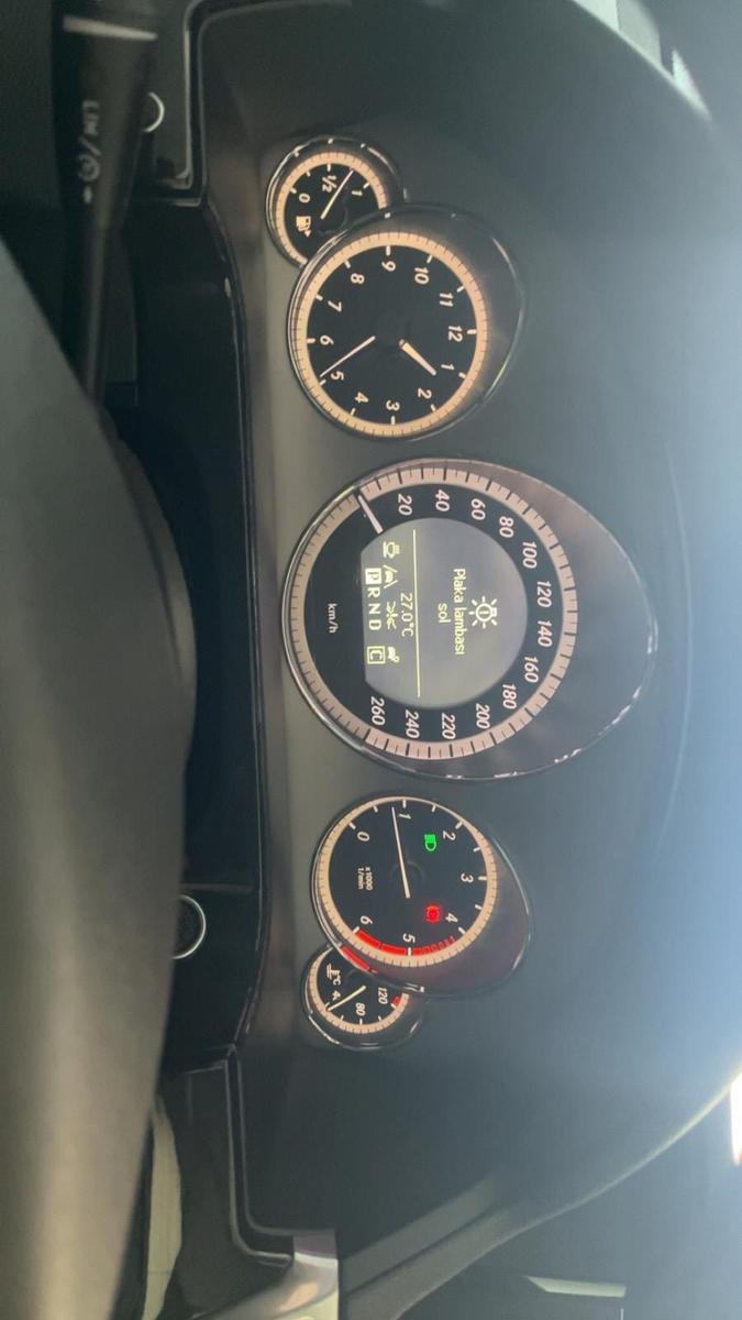 Mercedes-Benz E220 2010 — photo 12