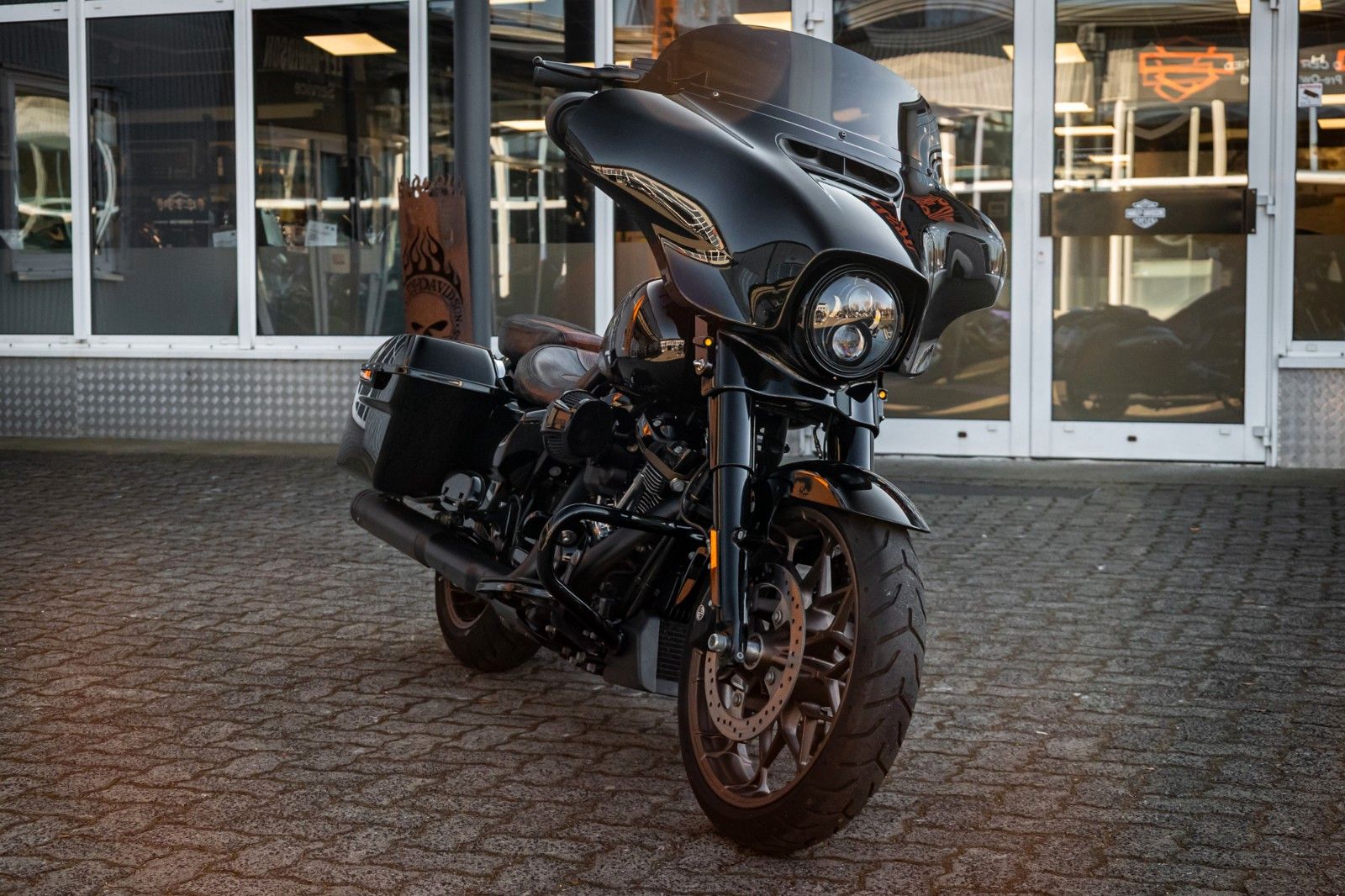 Fahrzeugabbildung Harley-Davidson FLHXST STREET GLIDE ST 117 - Kesstech -