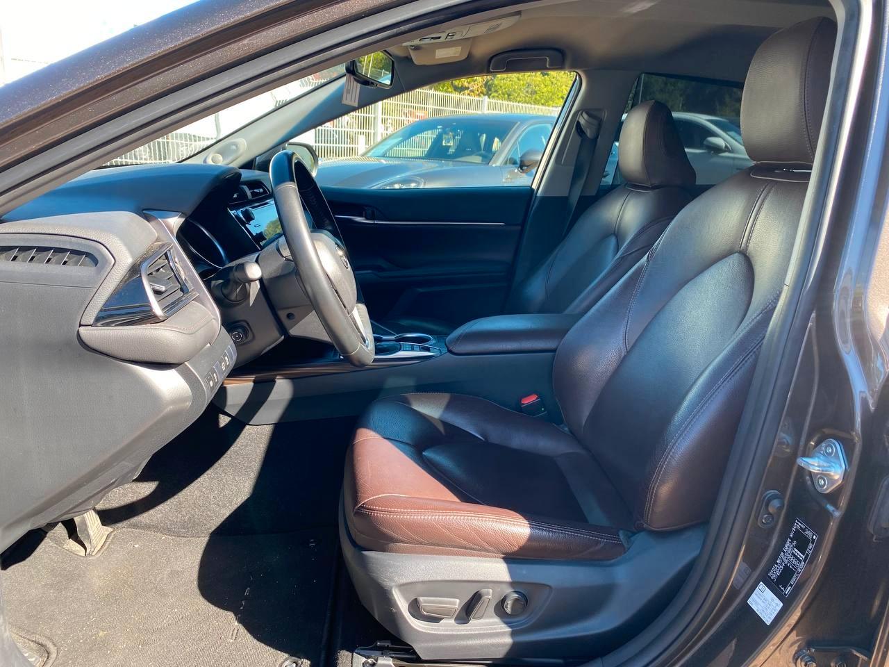 Toyota Camry Hybrid Executive Scheckheft 1.Hand
