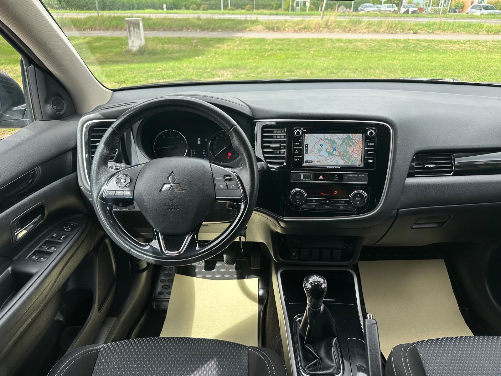 Mitsubishi Outlander Diamant Edition+ 2WD*R-KAM*AHK*NAVI*