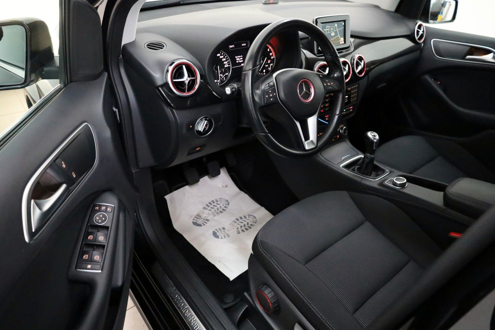 Fahrzeugabbildung Mercedes-Benz B 180d Navi,Bi-Xenon,SH,PDC vo.+hi.