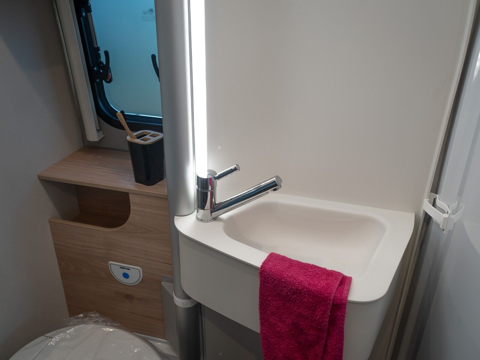 Fahrzeugabbildung Dethleffs Globetrail 640 ES Fiat 95 Jahre Paket