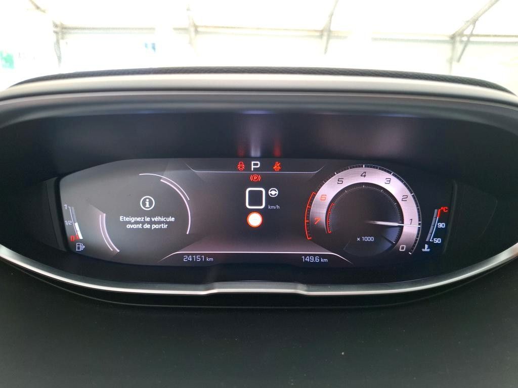 Fahrzeugabbildung Peugeot 5008 GT 1.2T NAVI/LED/SHZ/LEDER/PDC+CAM/PARKASS.