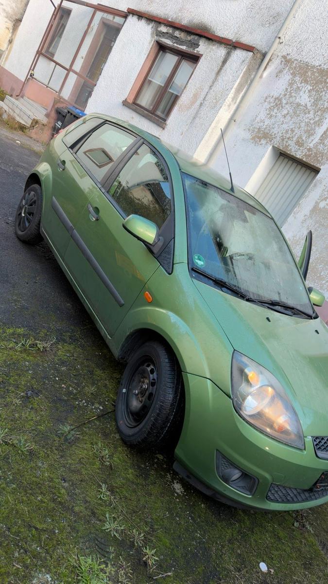 Ford Fiesta 2006 — rear view