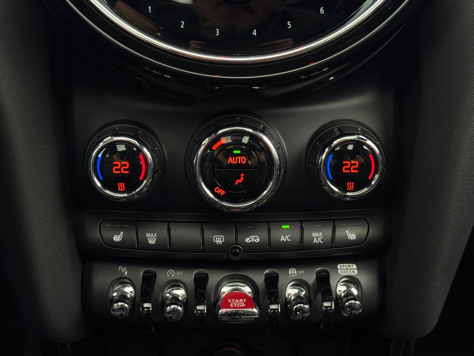 Fahrzeugabbildung MINI Cooper S Classic Trim H&K Pano Leder CAM ACC
