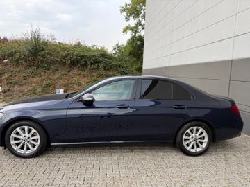 Mercedes E 200 - 4