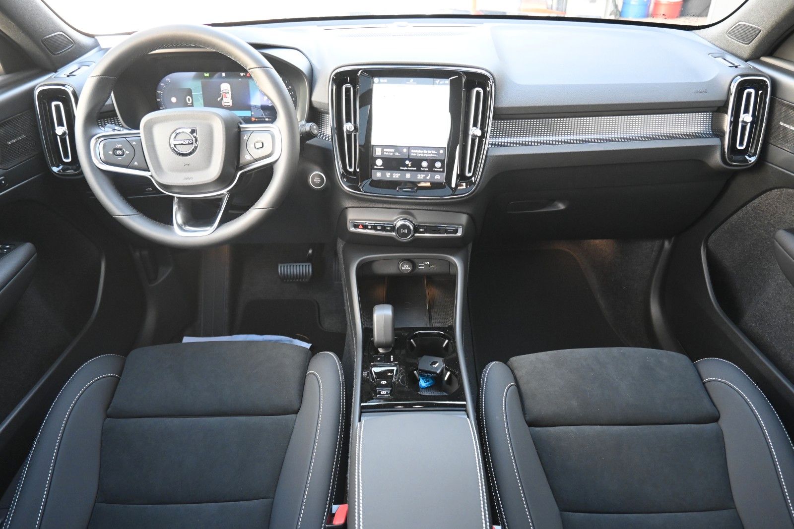 Fahrzeugabbildung Volvo XC40 B4 DKG Ultra Black Edition*360°*PANO*ACC