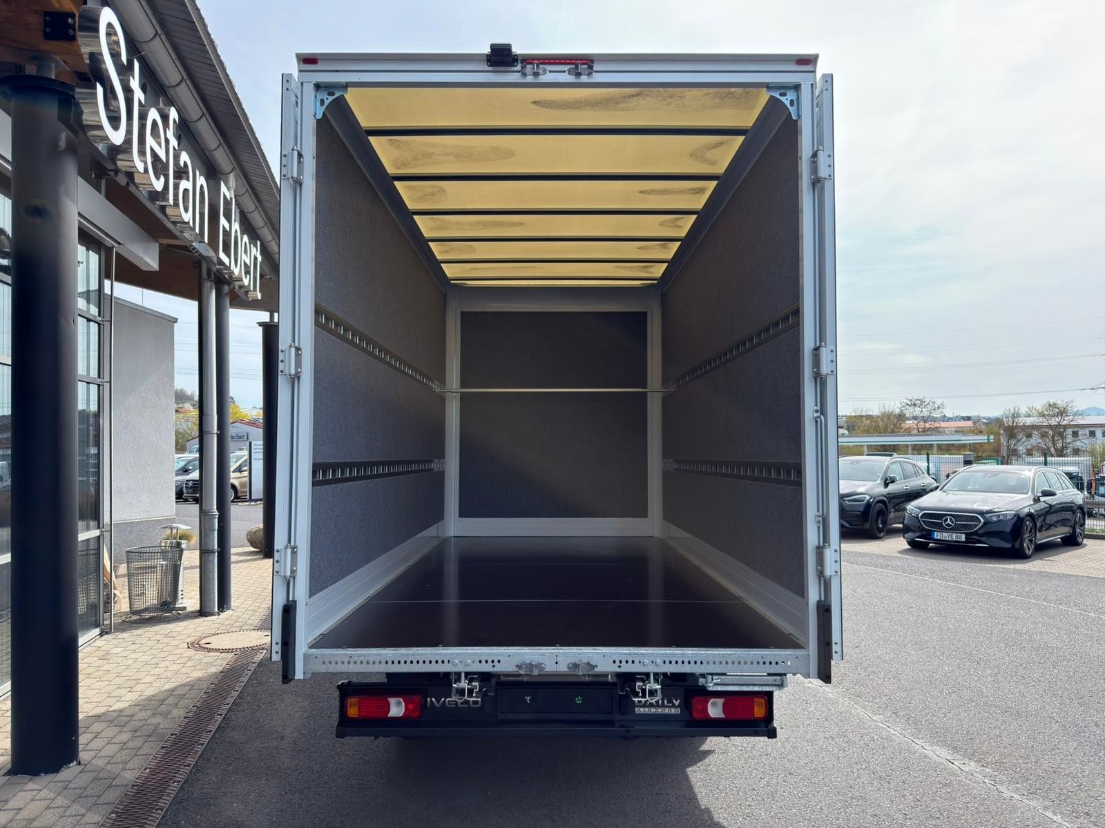 Fahrzeugabbildung Iveco Daily 35S16 A8 *R4.100mm*Automatik*Kamera*JUNGE*
