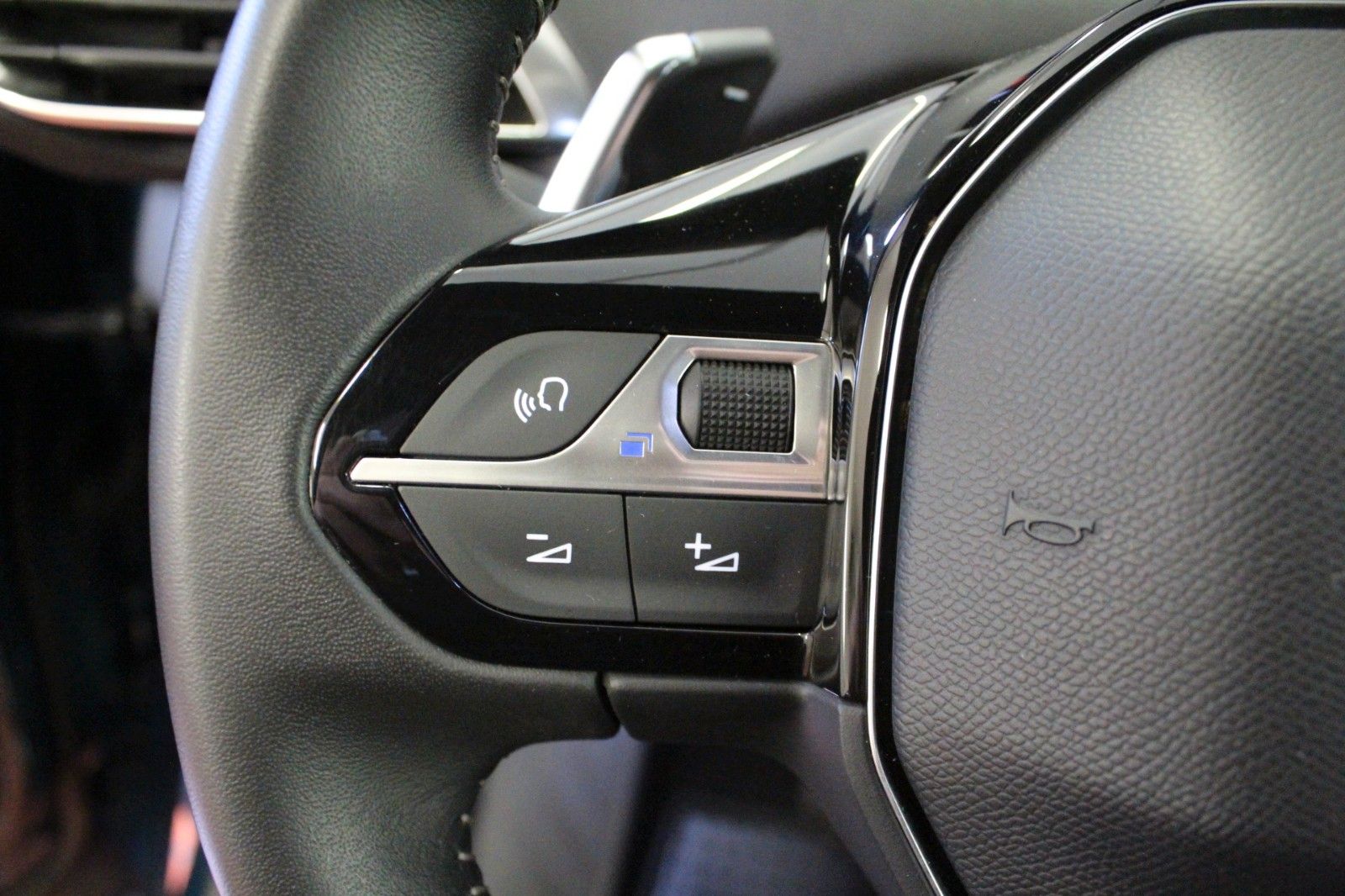 Fahrzeugabbildung Peugeot 3008 Plug-In Hybrid 225 e-EAT8 Allure Pack