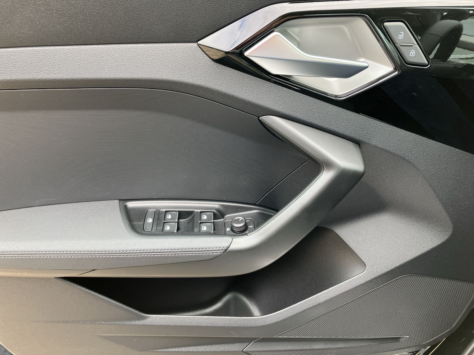 Fahrzeugabbildung Audi A1 Sportback 30 TFSI advanced LED,NAVI,DAB