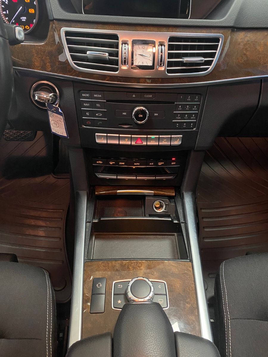 Fahrzeugabbildung Mercedes-Benz E 200 T ELEGANCE+NAVI+LED Scheinwerfer+Distronic
