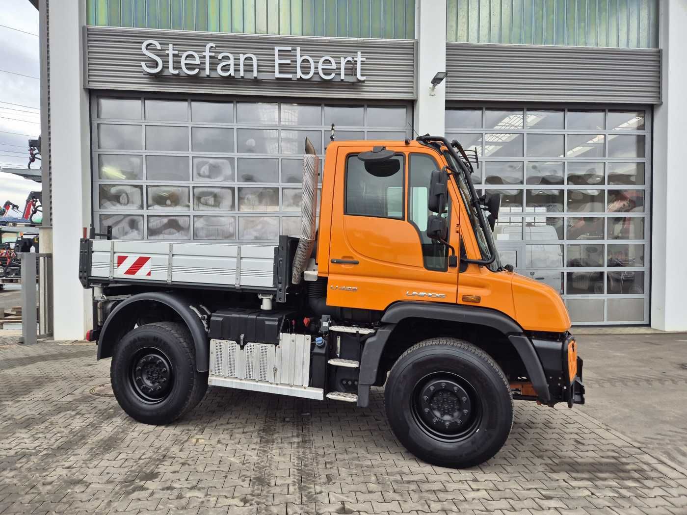 Fahrzeugabbildung Mercedes-Benz Unimog U423 4x4 Hydrostat Zapfwelle