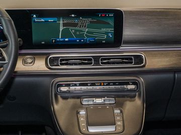 Mercedes V 220 - 11