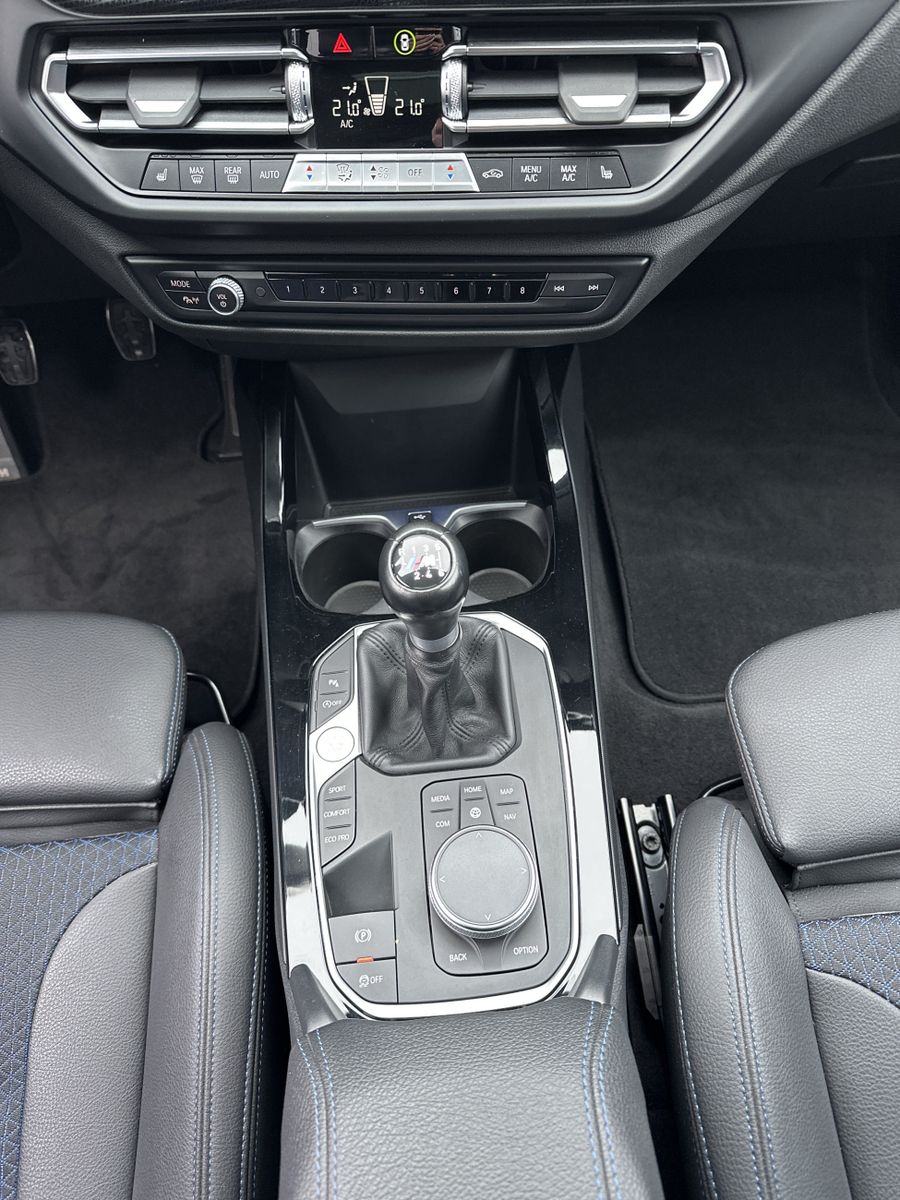 Fahrzeugabbildung BMW 118d M-Sport NAV+LED+PANO+DRASSISTANT+KAMERA+PP