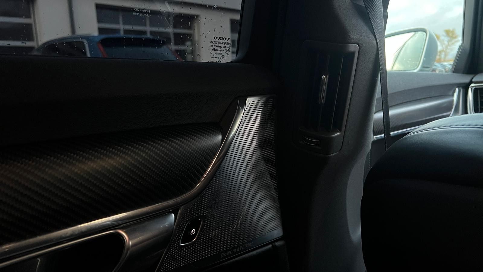 Fahrzeugabbildung Volvo S90*R-Design*T8*AWD*B&W*LUFT*MASS*20Zoll