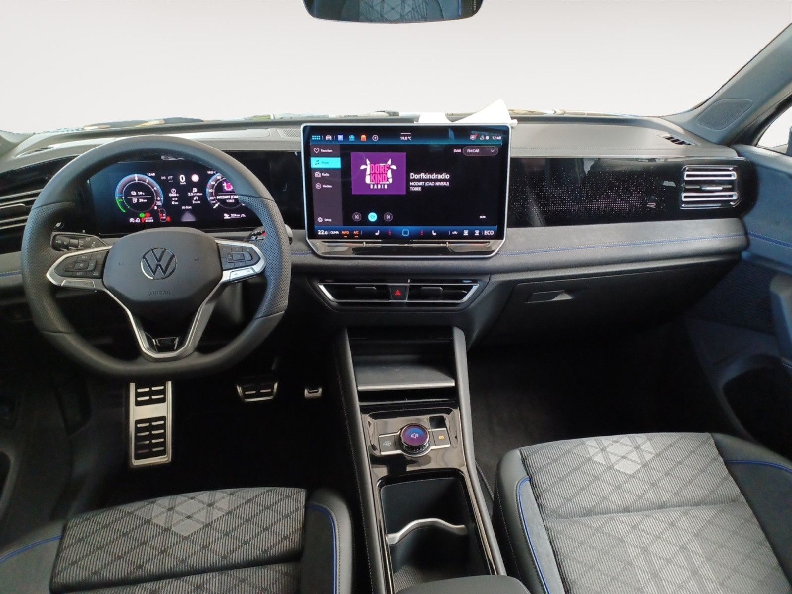 Fahrzeugabbildung Volkswagen Tiguan 1.5 eHybrid DSG R-Line AHZV, Matrix LED