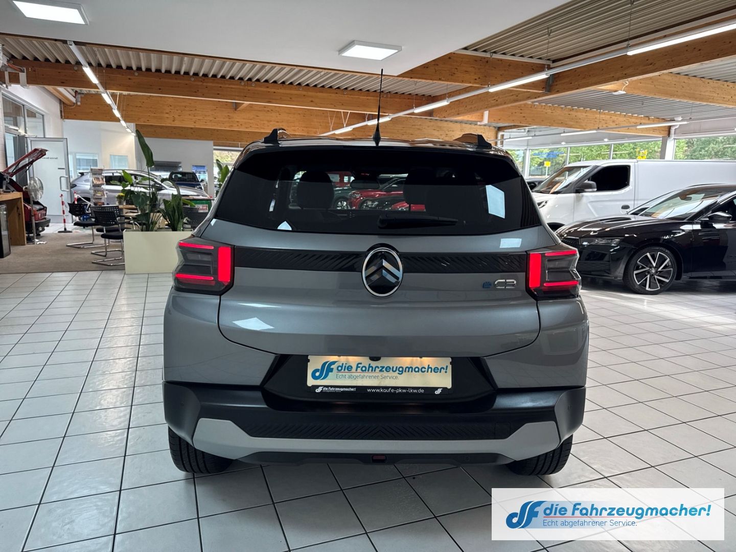 Fahrzeugabbildung Citroën C3 E 113 MAX HUD Navi Soundsystem LED Apple CarP