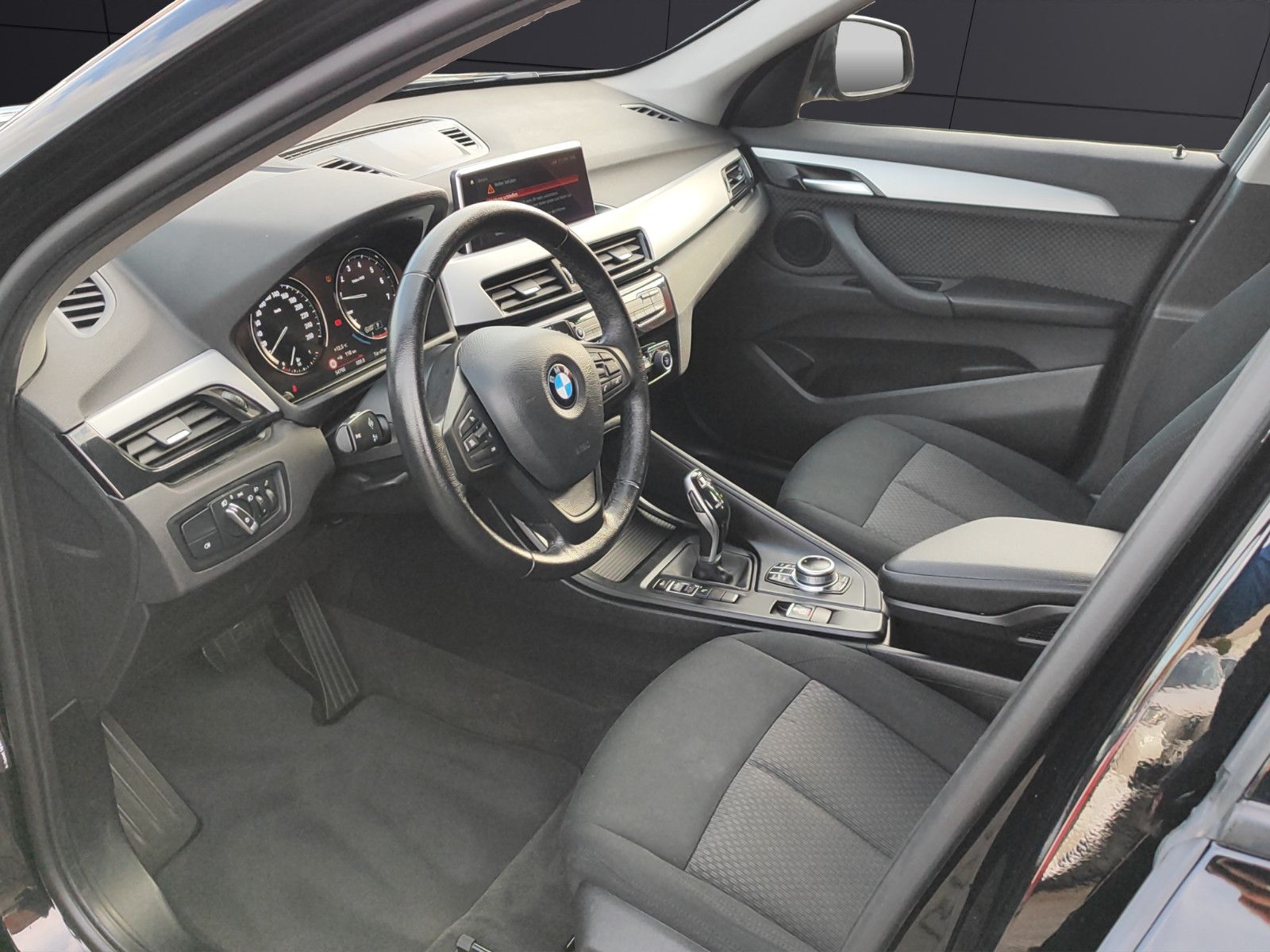 Fahrzeugabbildung BMW X1 sDrive 20 i Advantage*Automatik*Navi*DAB*PDC
