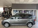 Volkswagen Touran Match Plus 1. Hand AHK Navi Pano 7 Sitzer - Volkswagen Touran Match mit Benzin-Antrieb