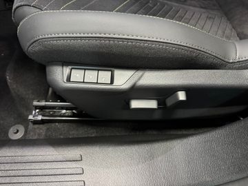 Peugeot 2008 Hybrid 145 GT Exclusive AHK 360Grad Kam.
