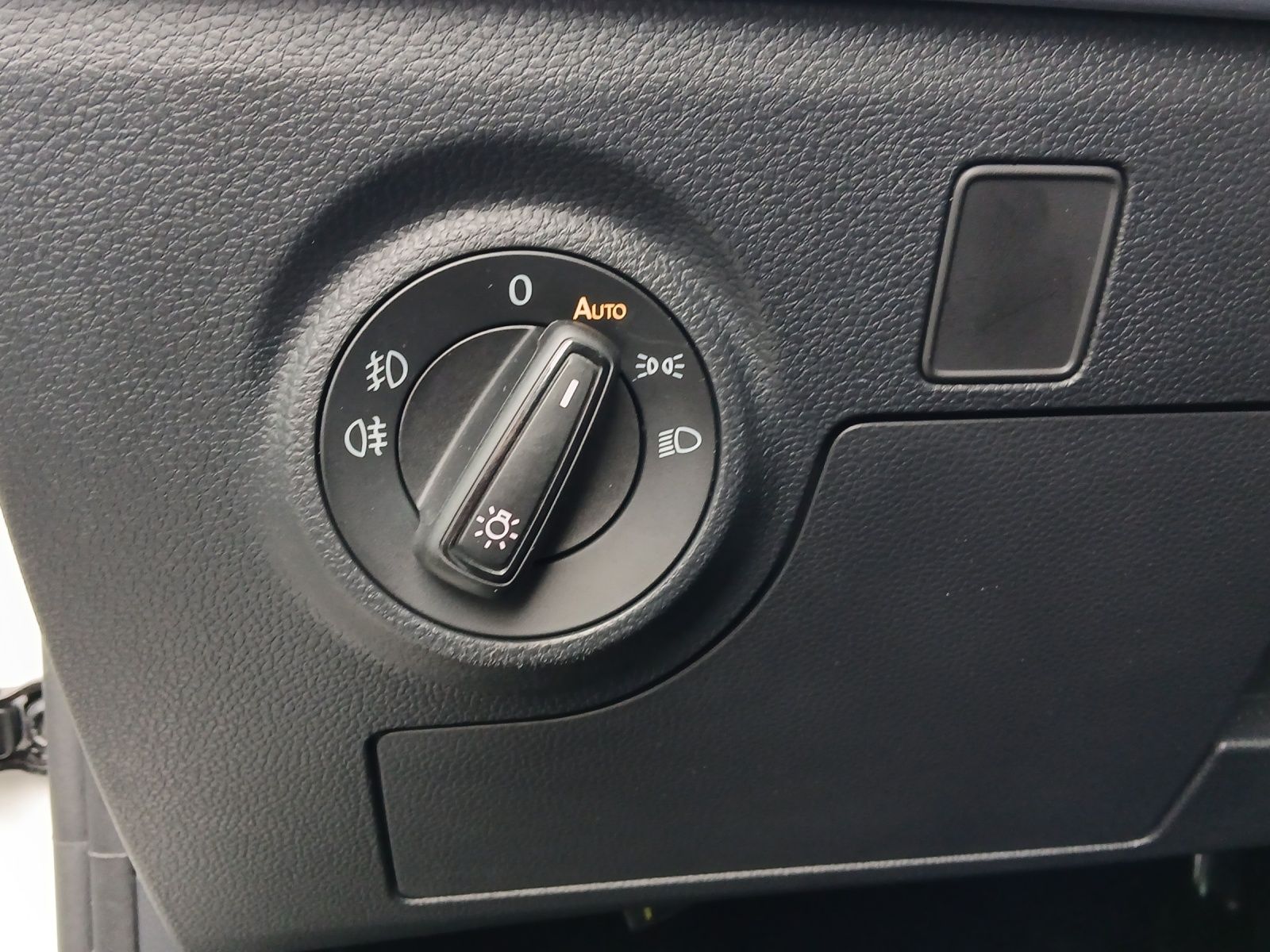 Fahrzeugabbildung SEAT Ibiza TSI FR DSG LED Navi AID ACC RFK SH 18"