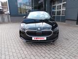 Skoda Superb Combi 2.0 TSI 266PS 4x4  Matrix Pano AHK - Skoda Superb mit Benzin-Antrieb: Kombi