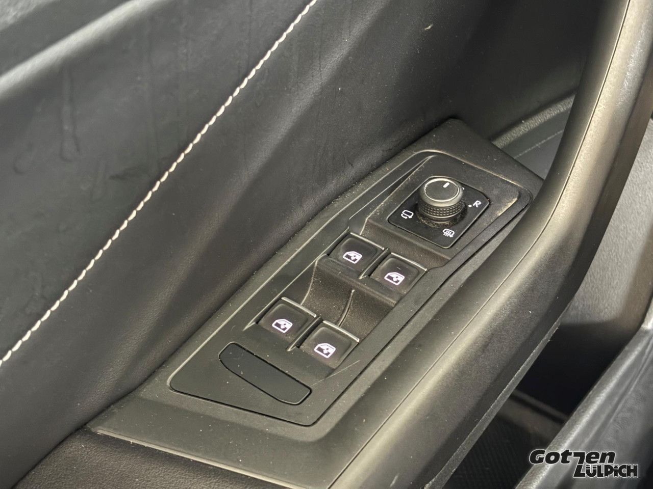 Fahrzeugabbildung Volkswagen T-Roc Cabriolet 1.5 TSI R-Line Navi Leder LED