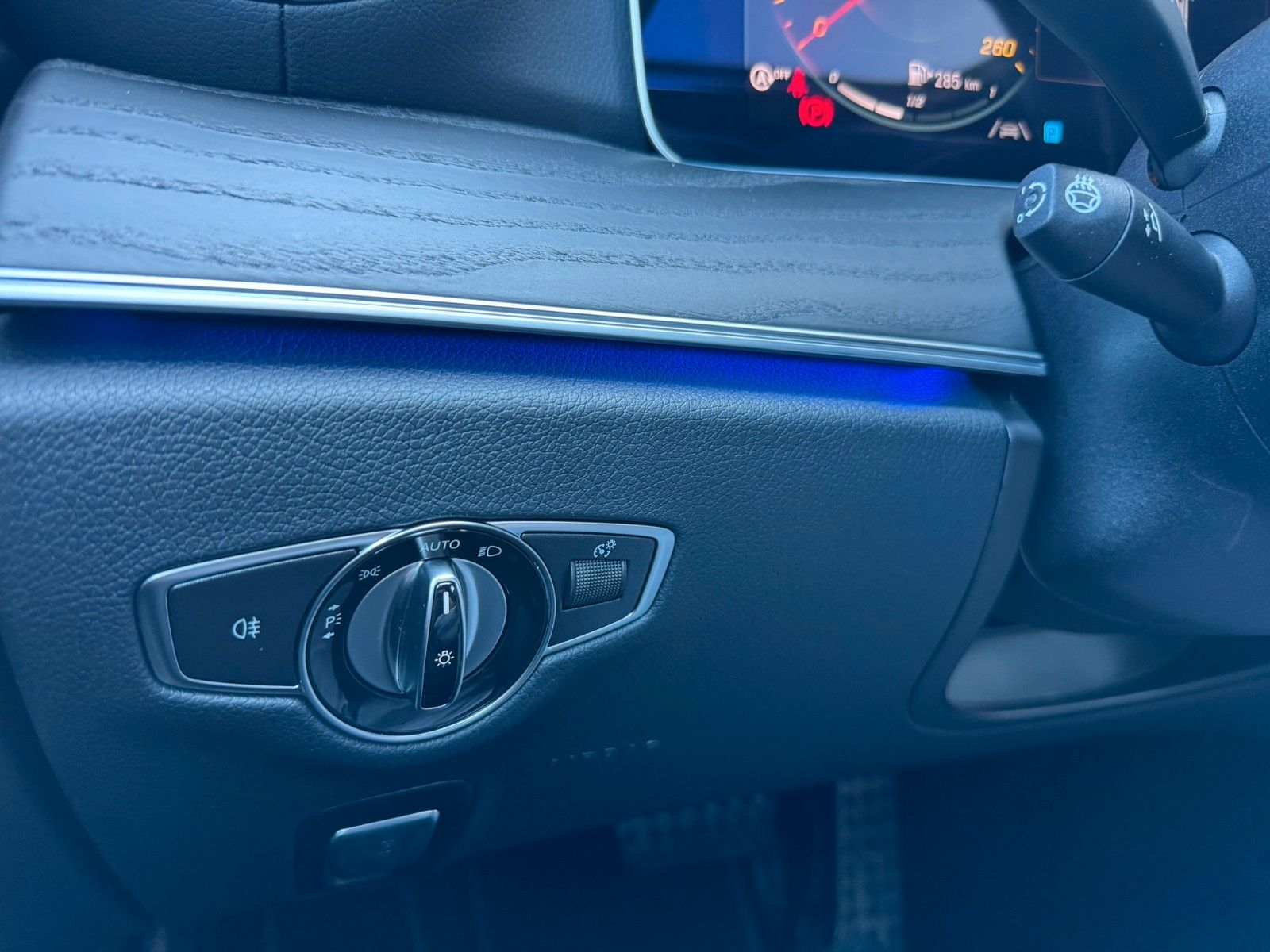 Fahrzeugabbildung Mercedes-Benz E 300 d  T 4M AMG HUD+PANO+AHK+Burm+Distr+360°