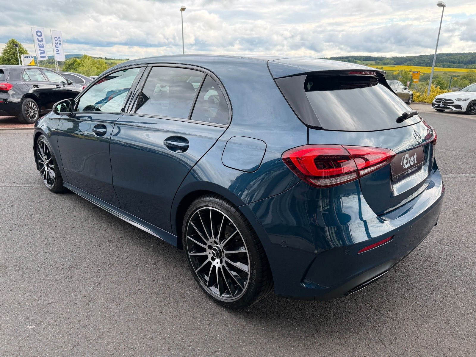 Fahrzeugabbildung Mercedes-Benz A 200 d Edition AMG Night+Ambiente+Distr+MBUX+19