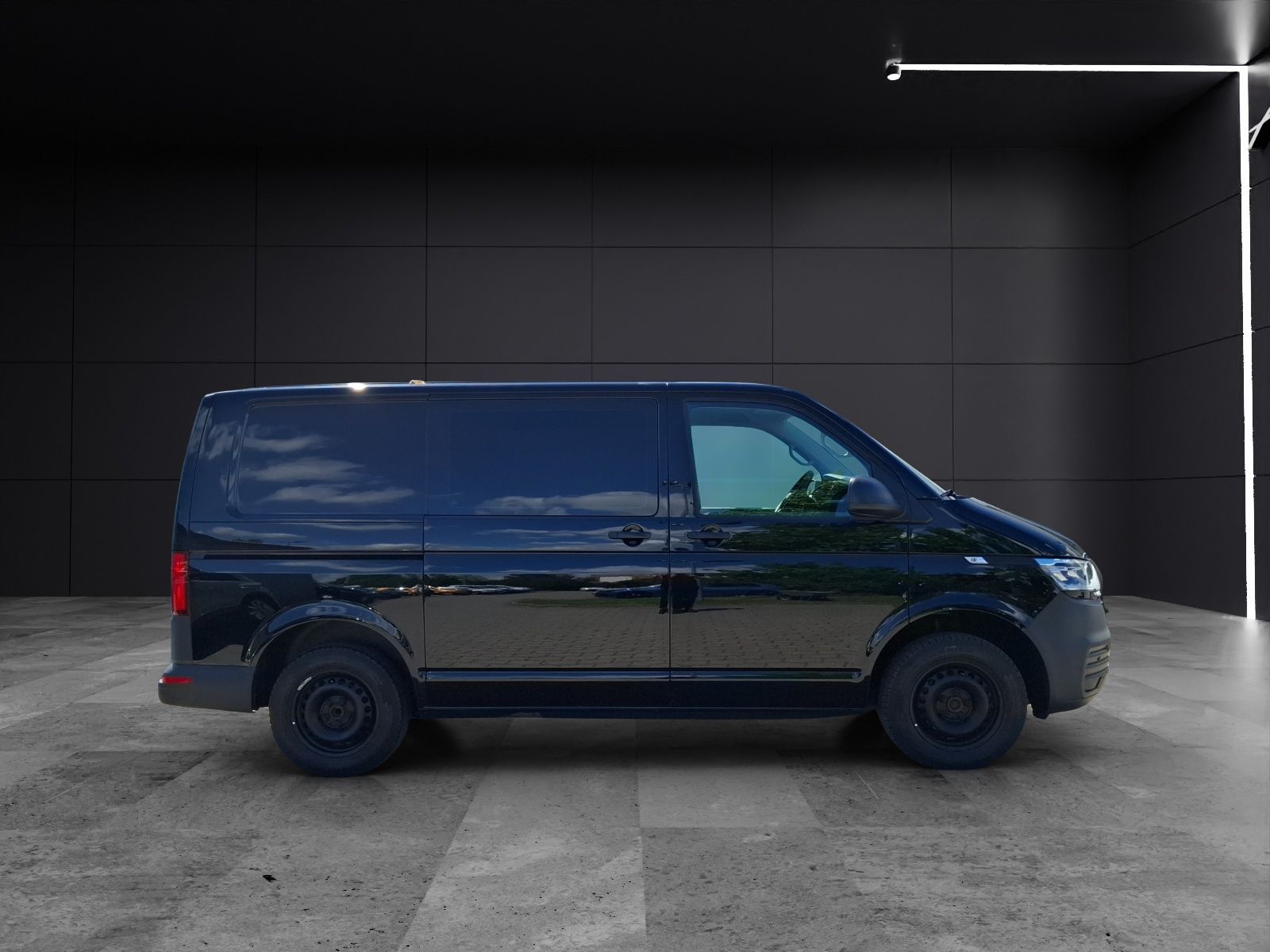 Fahrzeugabbildung Volkswagen T6 Kombi T6.1 TDI DSG 5-Si LED AHK Klima GRA PDC