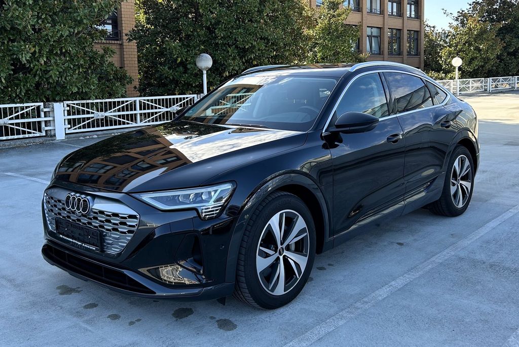 Image of Audi Q8