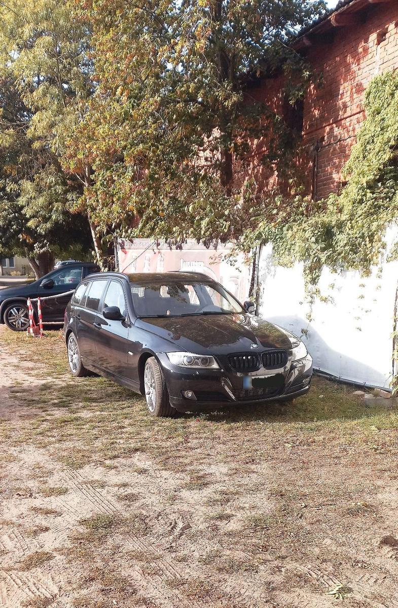 BMW 320 2011 — photo 9