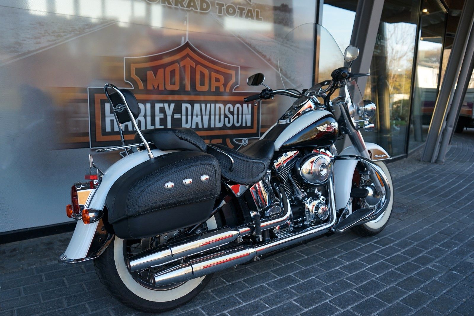 Fahrzeugabbildung Harley-Davidson Softail Deluxe 88CUI - Twin Cam - Neuwertig