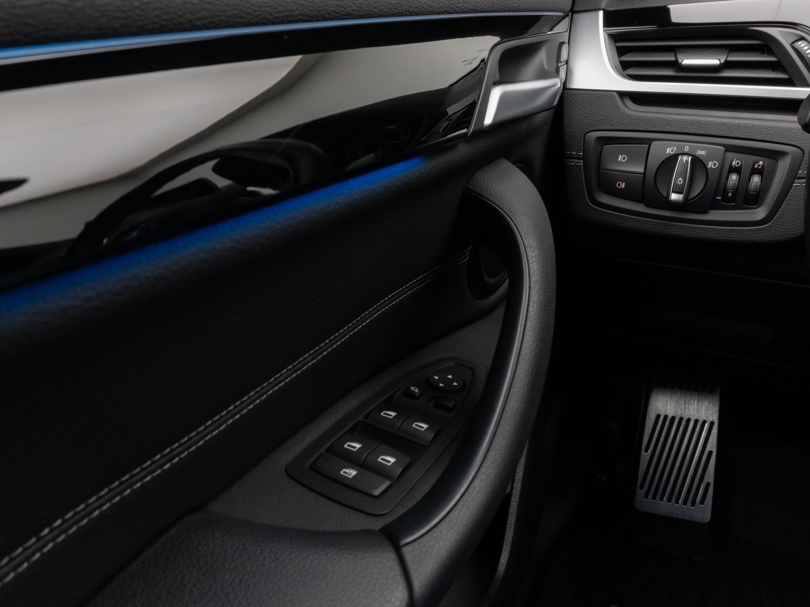 Fahrzeugabbildung BMW X1 xD25e Sport Line Kamera HUD DAB Navi+ Alarm