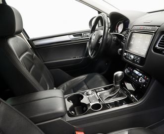Volkswagen Touareg - 12