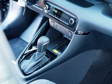 Bild 16 Toyota Yaris Hybrid Style,PDC v+h,Kamera, LED