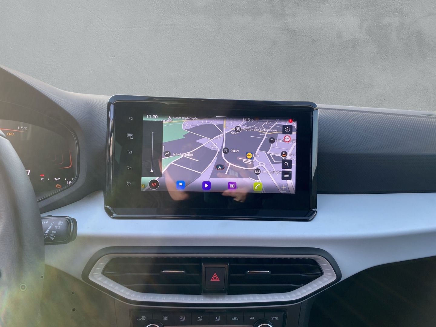 Fahrzeugabbildung SEAT Ibiza Style Road Ed. *SHZ*NAVI*PDC*CAM*Full-Link