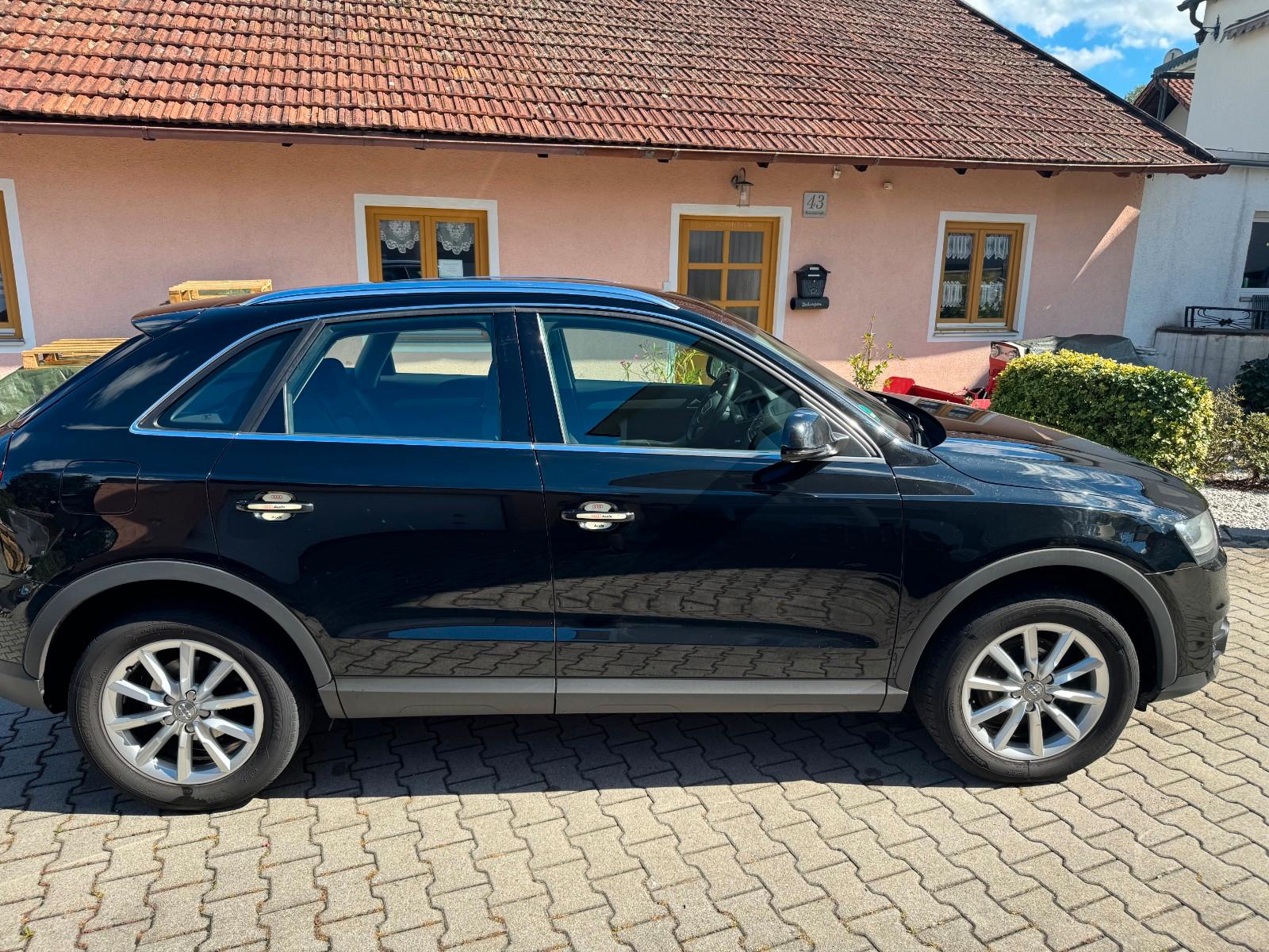 Audi Q3 2014 — interior